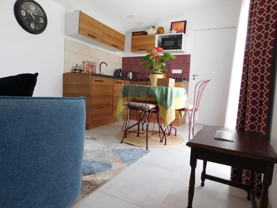 Maisonnette De Jardin Marseille Bagian luar foto