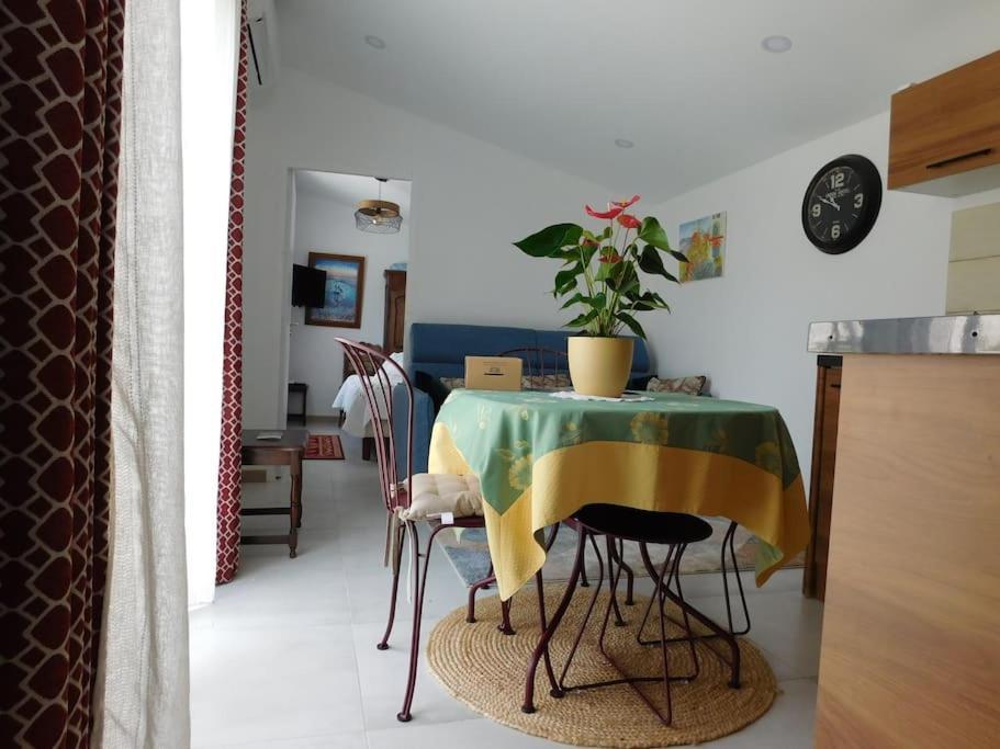 Maisonnette De Jardin Marseille Bagian luar foto